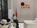 Clientul pakistanez, domnul Ijaz, vizitează fabrica GMKJ ...